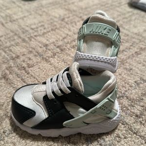 Nike Little Kid's Huarache Run White/Mint Foam-Off Noir